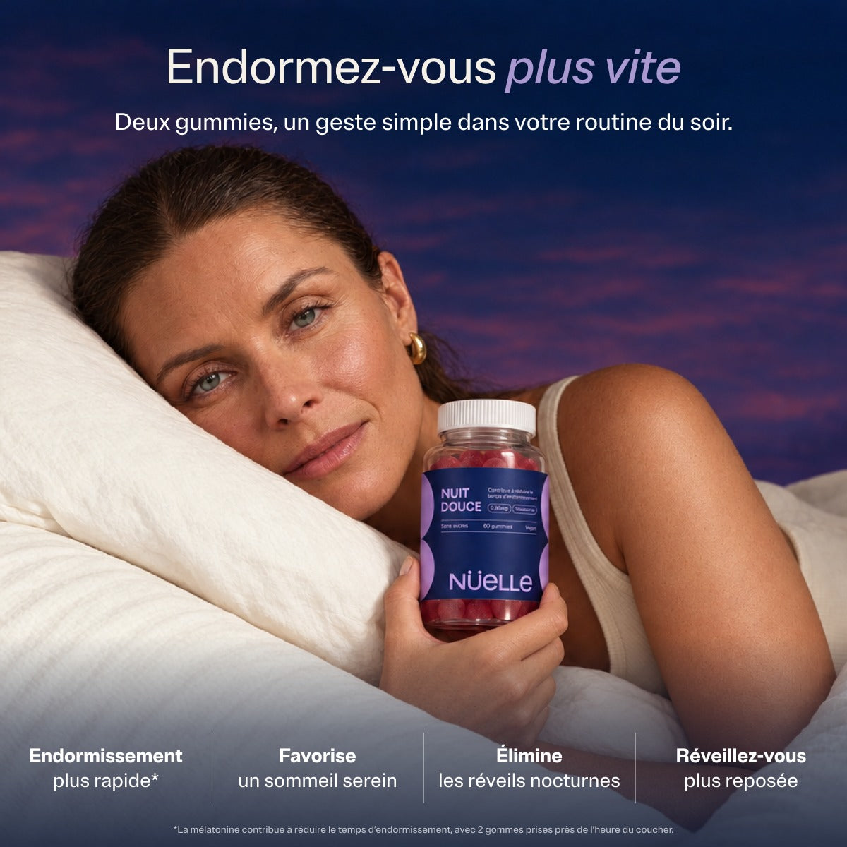 Femme allongée sur un oreiller tenant le pot NUIT DOUCE, avec le titre « Endormez-vous plus vite »